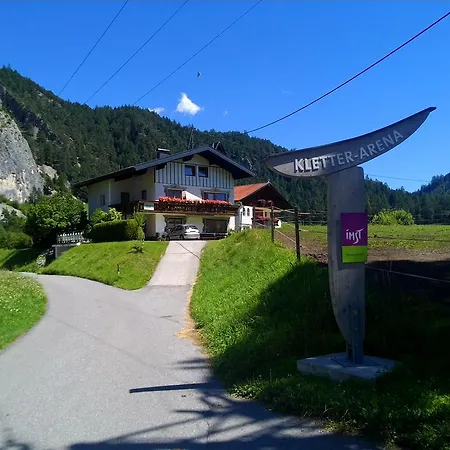 Haus Scholl Bed & Breakfast 3*
